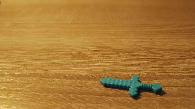 ПОЧТИ ГОД НАЗАД МНЕ ПОДАРИЛ ДРУГ АЛМАЗНЫЙ ЛЕГО МЕЧ ИЗ МАЙНКРАФТА смотреть онлайн