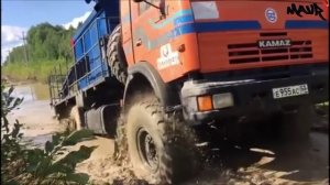 Грузовики по бездорожью. Урал, камаз, татра в грязи