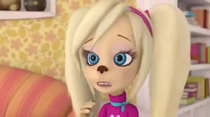 Лиза Барбоскина напевает