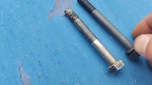 обломался болт под заглушкой КПП коробки передачи ВАЗ НИВА Шевроле