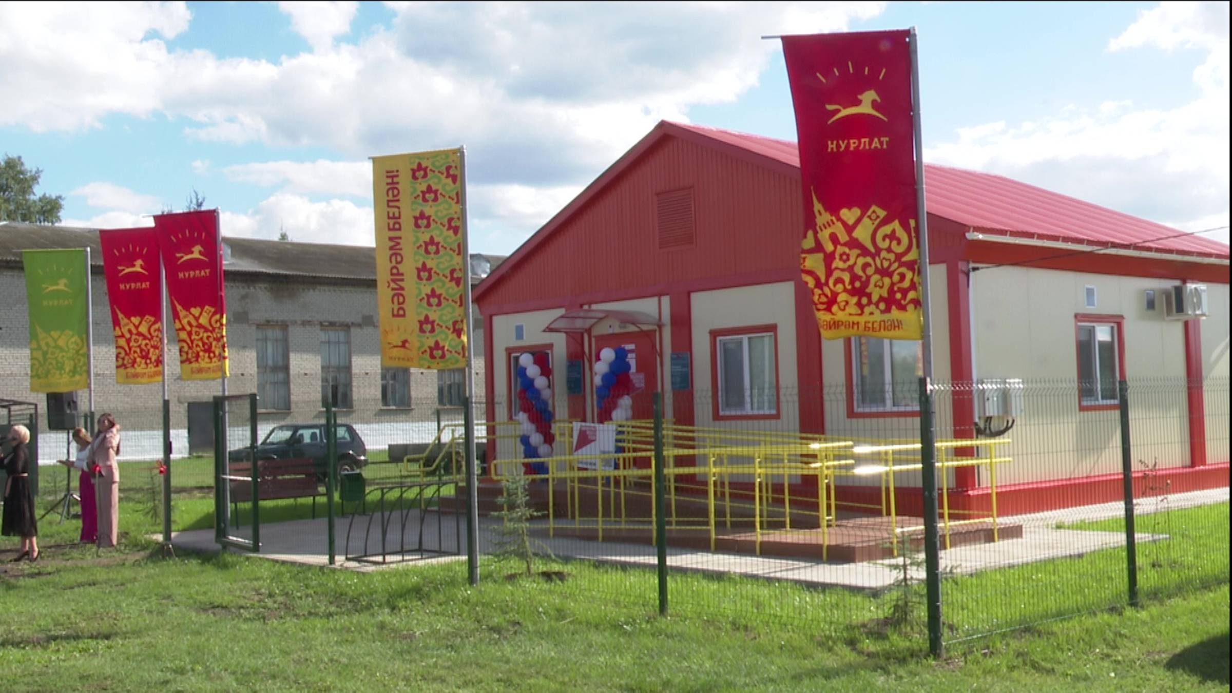 Жители села Биляр-Озеро радуются завершению строительства нового фельдшерско-акушерского пункта смотреть онлайн