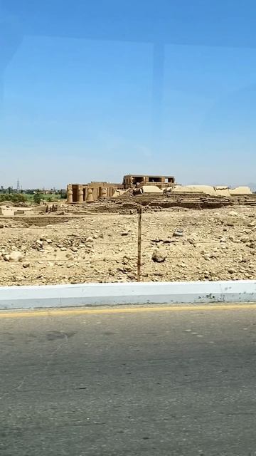 Едем вдоль раскопок / Луксор / Египет смотреть онлайн