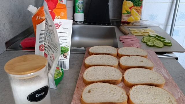 Сэндвич, бутерброд; дома  / Sandwich, At Home