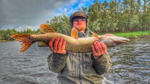 Рыбалка на ОГРОМНЫХ щук в Сургуте. Ловля ТРОФЕЙНЫХ рыб на мыши. Поймаем трофей на 12кг?! Часть №1