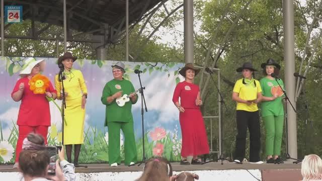 Креативные площадки и номера готовили всем районом: «Юго-Западный» в Абакане отметил свои 24 года