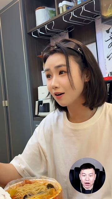 Дон Чичи заказала себе еду