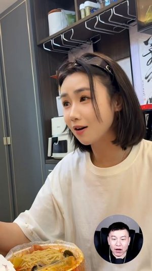 Дон Чичи заказала себе еду