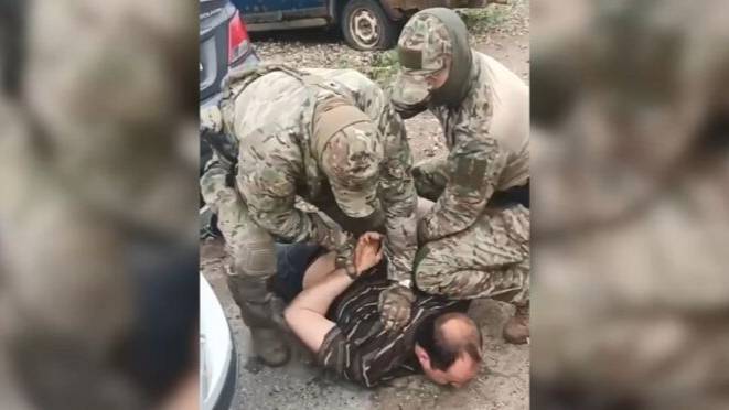 ДВОЕ ГРАЖДАН РОССИИ ЗАДЕРЖАНЫ ЗА ГОСИЗМЕНУ смотреть онлайн