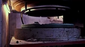 Второй этап изготовления полимер-песчаных люков.