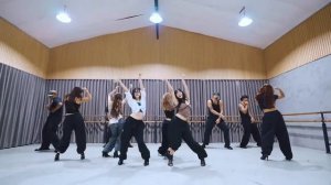 Kiss of life-Lips hips kiss dance practice mirrored