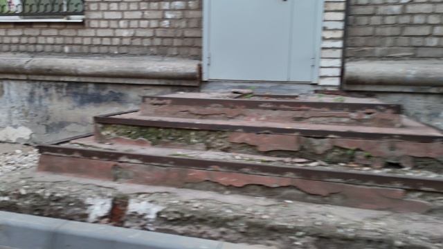 Состояние крыльца во дворе 29 августа 2025