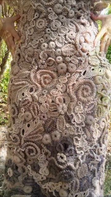 Спинка 3D пальто готова. Вяжем на курсе 