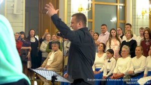 Бисирует хор регентских и певческих курсов Колобанова А.В.))