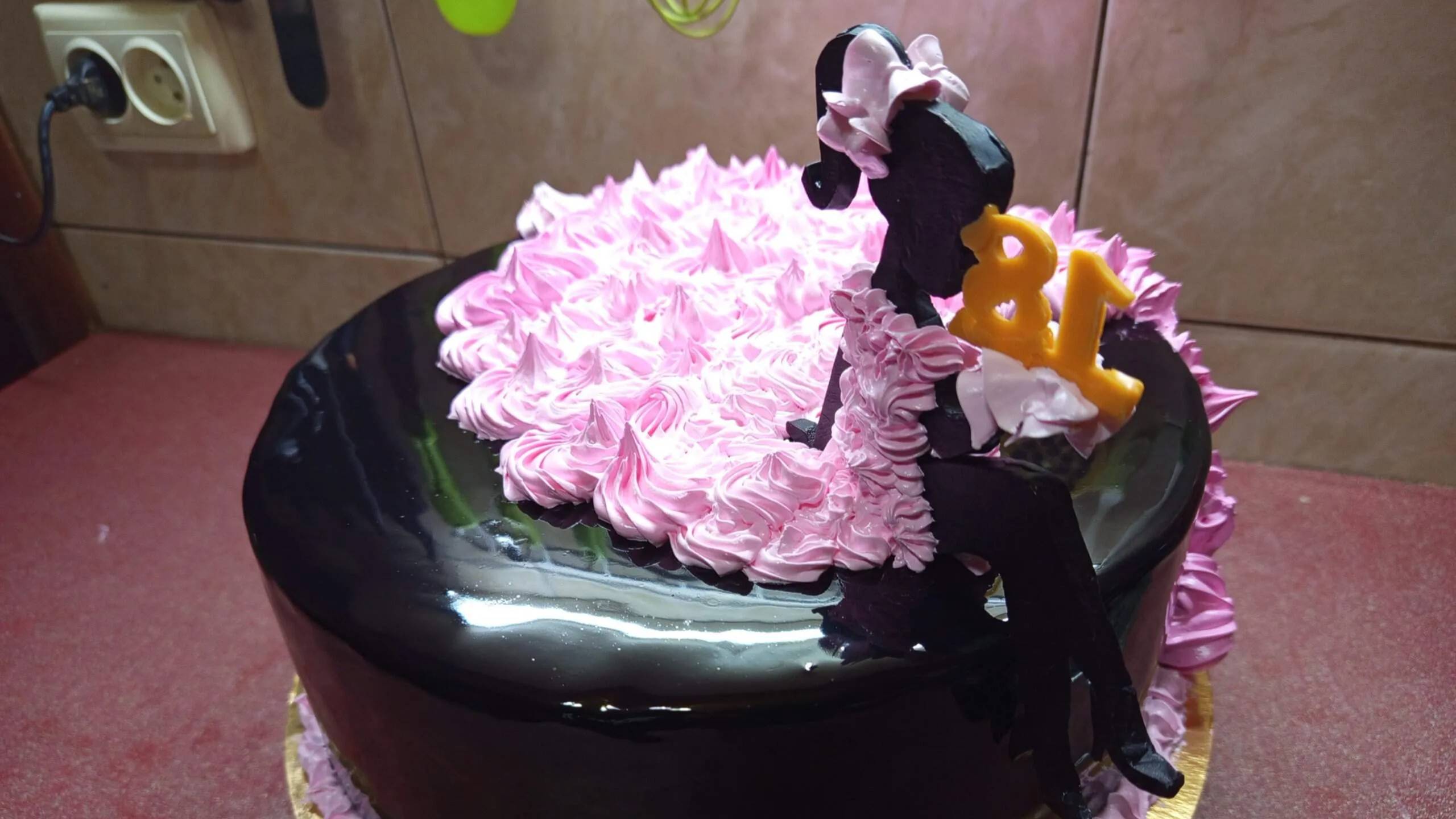 Сборка торта из оставшихся продуктов для других тортов смотреть онлайн