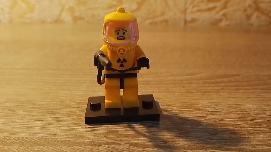 ЛЕГО МИНИФИГУРКА В ХИМЗАЩИТЕ смотреть онлайн