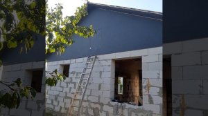 покраска фронтона, вход в чердак