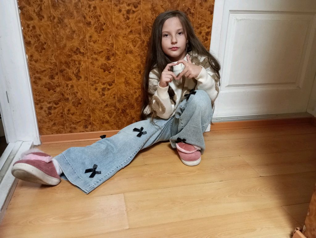 купили короче в магазинчик и туфельки себе и одежду для школы и просто