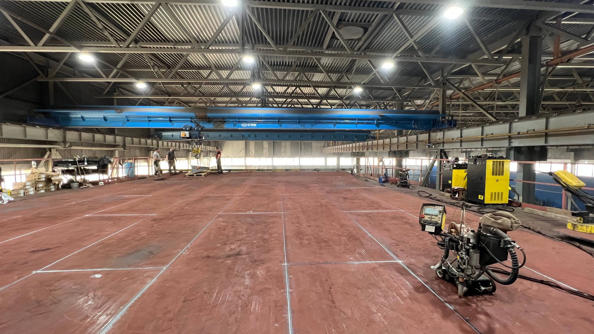 Резервуаростроитель. Производство РВС на стенде рулонирования смотреть онлайн