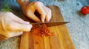 Как приготовить острые рулетики из кабачков