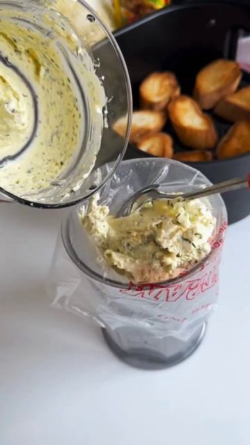 Бутербродики со шпротами смотреть онлайн