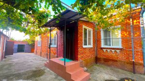 Домик у реки с великолепным фруктовым садом