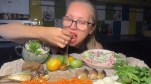 МУКБАНГ 🍣Жирная Скумбрия/салаты/ Вы бы дали второй шанс…🤔