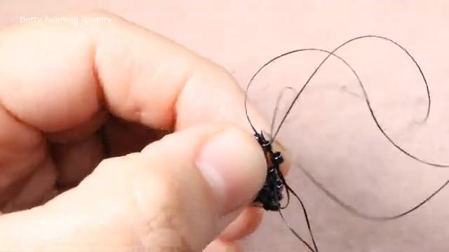 Треугольные серьги от Betty Beading Jewelry