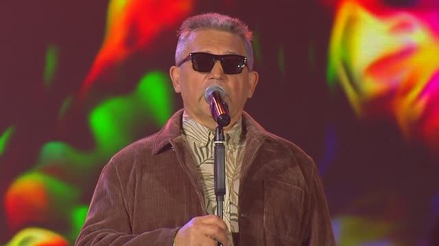 «Дарите женщинам цветы» / «Bring flowers to your women»