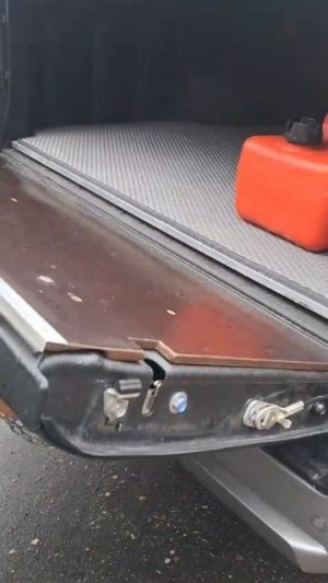 Доводчики заднего борта Mitsubishi L200 6G 2024