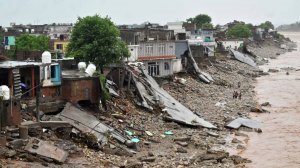 Наводнения обрушились на Пакистан и Индию. Пустыни Саудовской Аравии уходят под воду