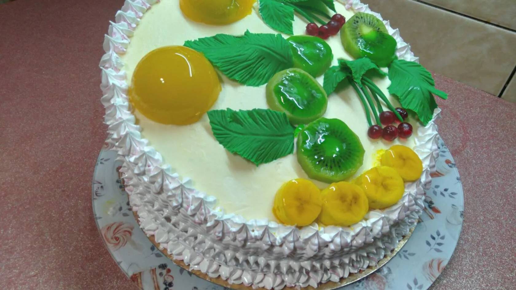 Сборка торта из оставшихся продуктов для других десертов смотреть онлайн