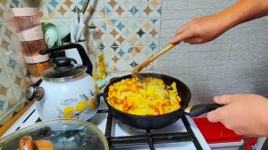 Сегодня муж у плиты. Жизнь простых людей в деревне.