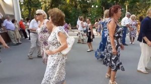 С РОЗОЮ КРАСИВОЮ!👍🌹ТАНЦЫ В ПАРКЕ ГОРЬКОГО ХАРЬКОВ АВГУСТ 2021 - 1080