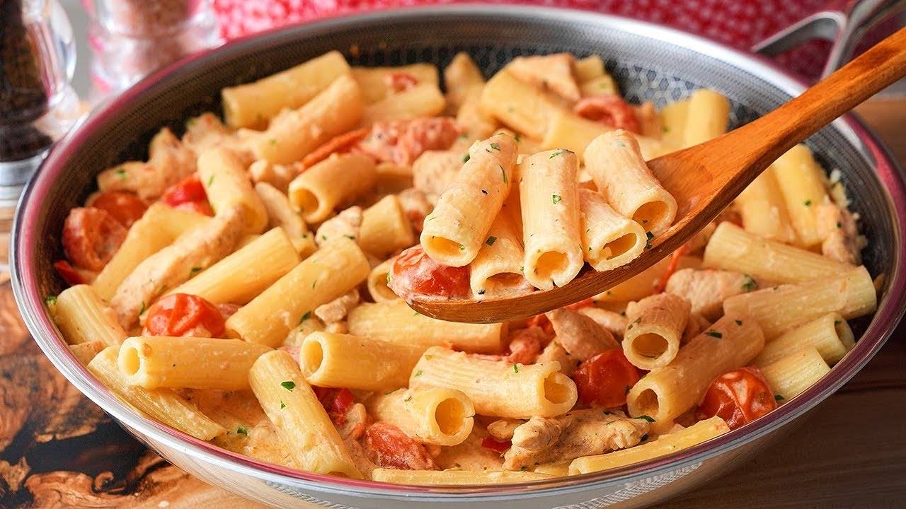 ПАСТА С КУРИЦЕЙ В СЛИВОЧНОМ СОУСЕ. Вкусный ужин за 15 минут! Таких вкусных макарон я еще не ела! смотреть онлайн