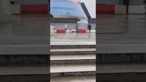 Как пройти из метро к Южному входу НЦ «Россия»?