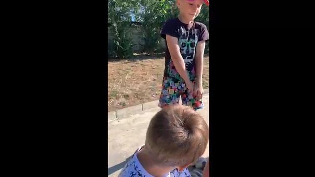 Братики на самокатике