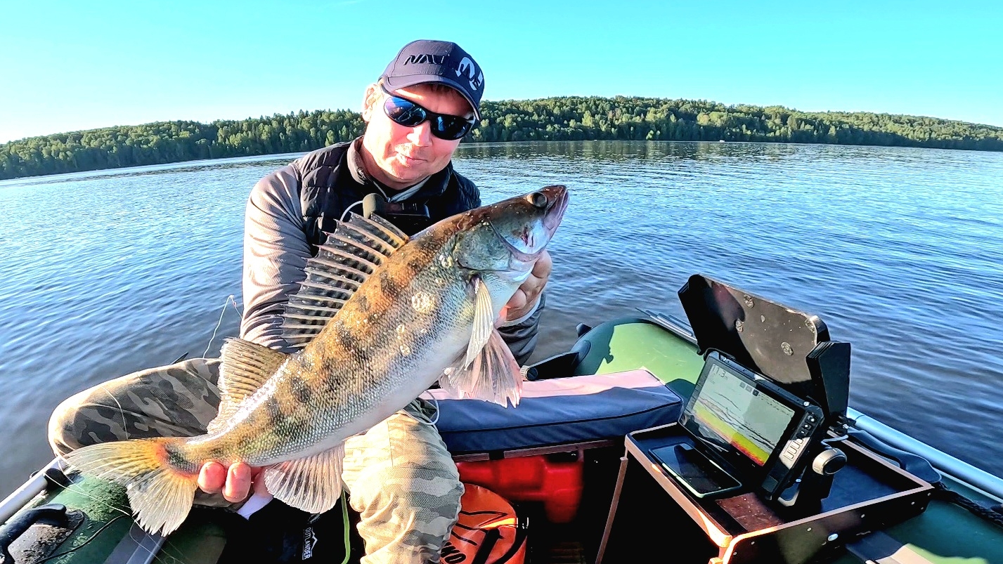 ВОТ ЭТО Я ПОНИМАЮ РЫБАЛКА! Рыбалка на Зимние Приманки. Ловля судака в отвес с эхолотом Calypso. смотреть онлайн