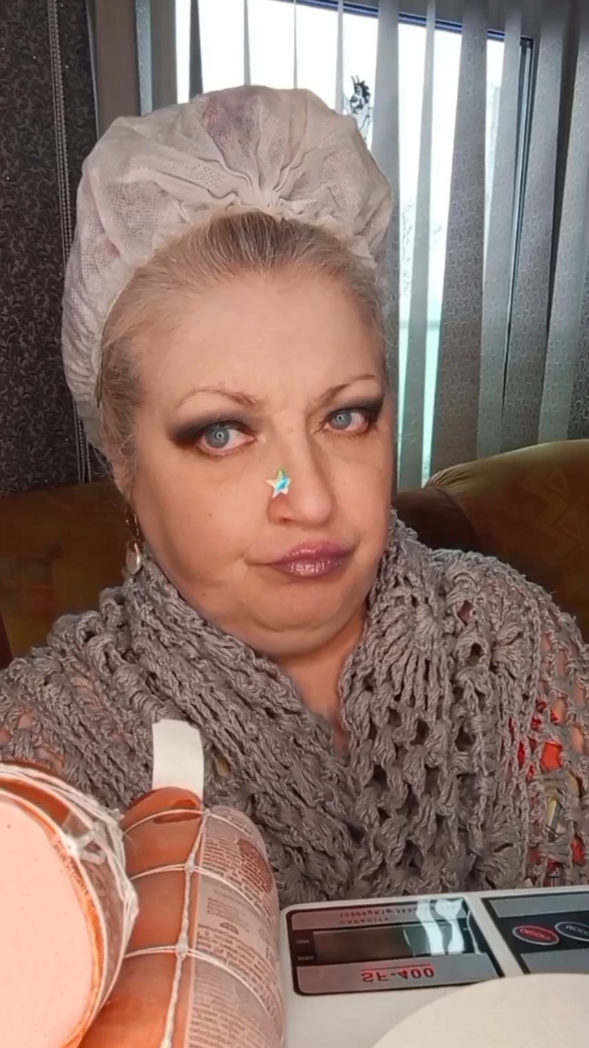 А КОЛБАСКА ТО НЫНЧЕ НЕ ТА. мукбанг/еданакамеру/еда смотреть онлайн