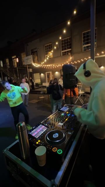 Со знакомым Ди-джейчиком наводим бум🔥 он в музыке, я в танцах 😎