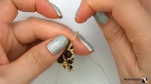 ТРЕУГОЛЬНИК С ПЕЙОТОМ от Macrina Ruiz