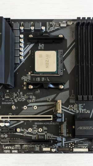 Комплект GIGABYTE B550M AORUS ELITE + Ryzen 5 5600