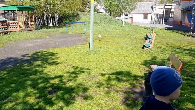 Футболисты играют в футбол.Сборная команда по футболу