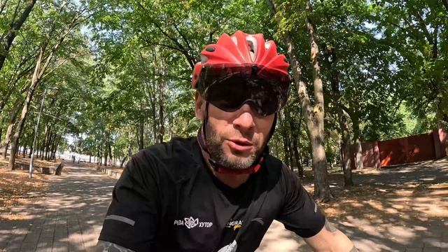 Зачем мне шлем - я же в голову только ем!