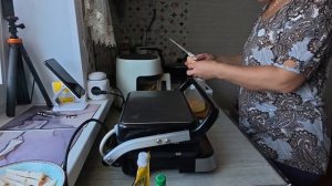 Готовлю своим мужчинам завтрак. Шаурма и картошка в аэрогрилем.