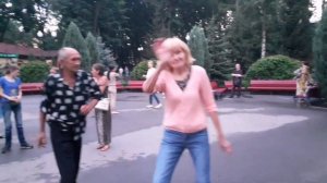 КАРЕГЛАЗАЯ КОЛДУНЬЯ!💃🕺🌹ТАНЦЫ В ПАРКЕ ГОРЬКОГО ХАРЬКОВ АВГУСТ 2021 - 1080