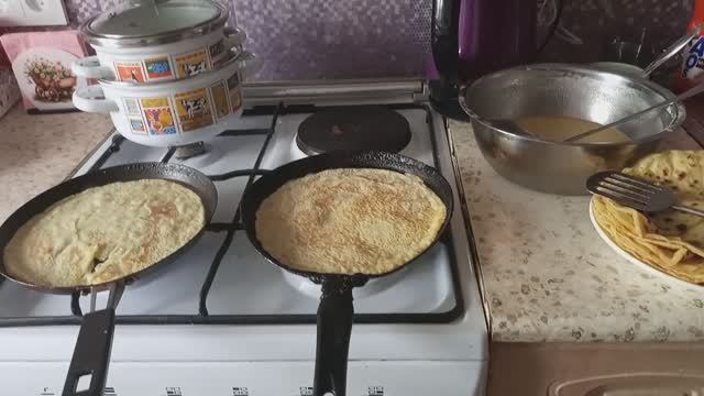 ДЕНЬ на КУХНЕ / РЕЖУТ ПЛИТКУ / ДОЖДЬ кап - кап / КОПАЕМ КАРТОШКУ / СЕЛО / УРАЛ смотреть онлайн