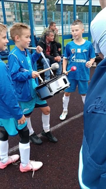 группа поддержки. матч мы выиграли 10-0