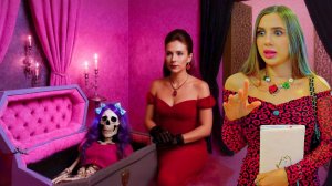 ТАЙНА МОЕЙ УЧИЛКИ! ГАРДЕРОБ СО СКЕЛЕТОМ!!! ЧТО ЖДЁТ ДИАНУ?