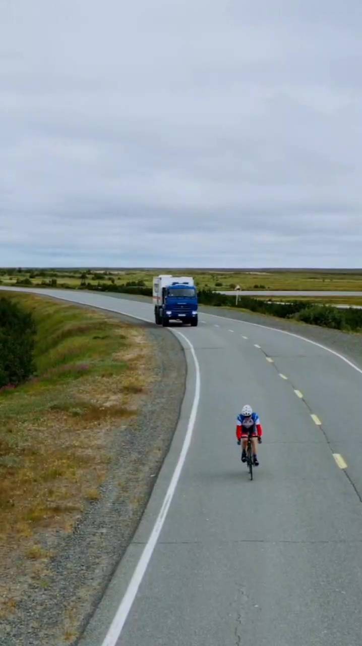 ЕДУ, ЕДУ, ЕДУ, ЕДУ Я / Работник «Газпром добыча Ямбург» Евгений Токарев вызвался установить рекорд смотреть онлайн