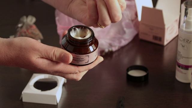 Уходовая косметика распаковка тоник мусс крем маска кора верифик